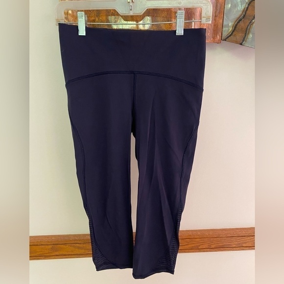 Lululemon Navy Blue Capri size 6 - Picture 1 of 12